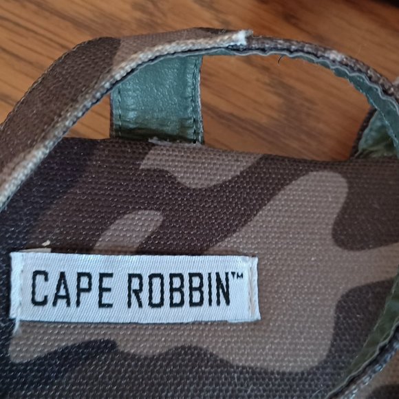 CAPE ROBBIN NWOT camo sandals Size 7.5 - Picture 2 of 5